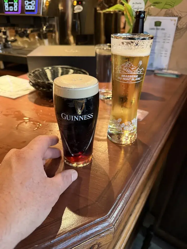 eurl Julien Pommard_Pub O'Maé_Chambre_review