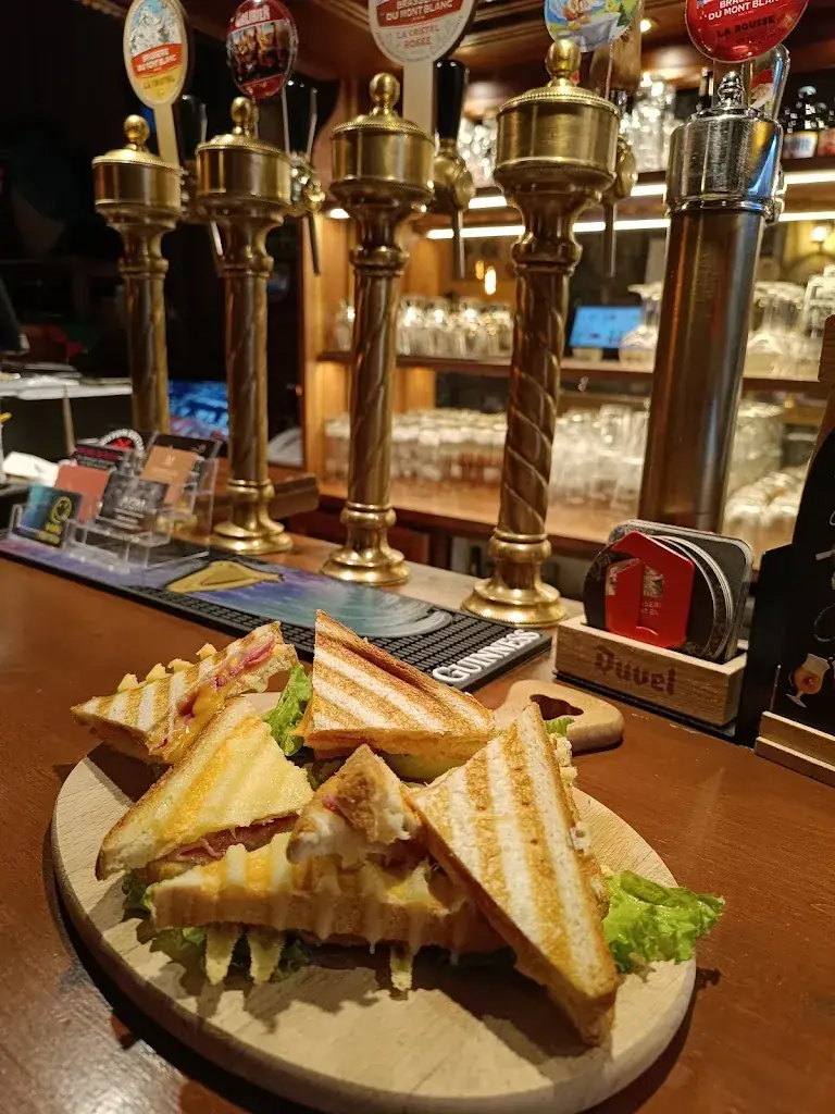 Sébastien Guex_Pub O'Maé_Chambre_review