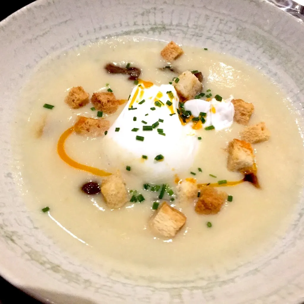 Manuela White_L'Ostalada_Lanton_review