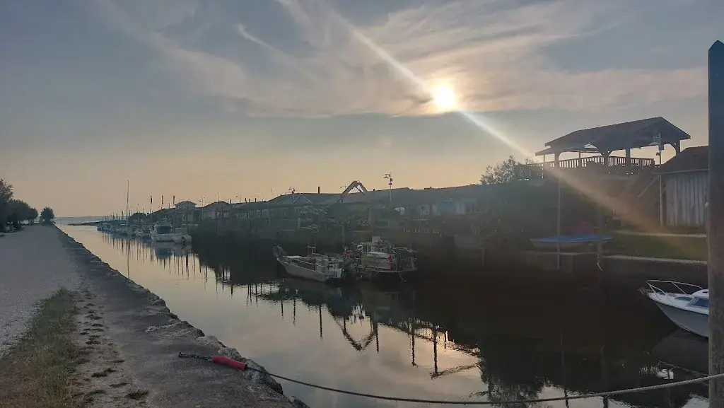 Ptimic Konsta_Bernard Bergez cabane 8 port d Audenge_Audenge_recensione