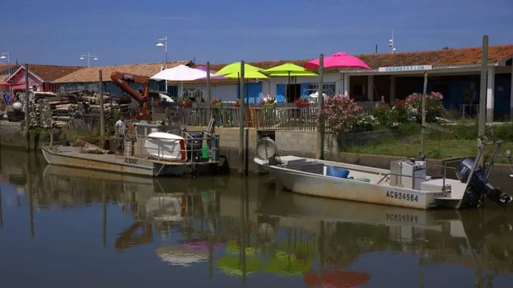 Bernard Bergez cabane 8 port d Audenge restaurant in Audenge