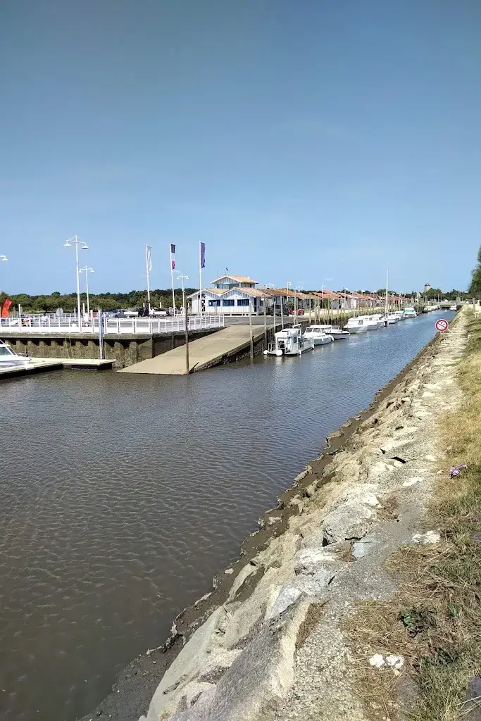 Bernard Bergez cabane 8 port d Audenge_Audenge_slider_image_3