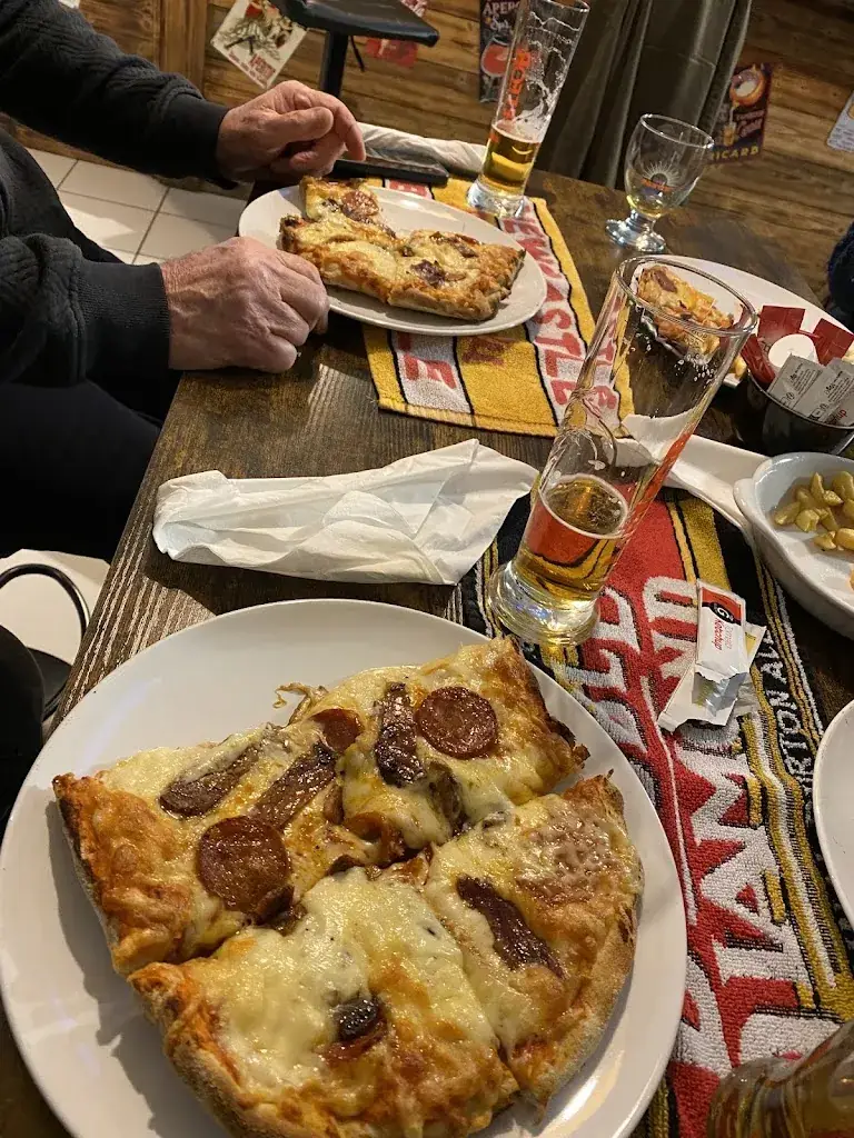 Sarah Marlow_Cafe Laitgendaire_Availles-Limouzine_review