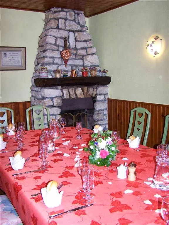 Auberge de la Cour d'Henon restaurant in Cissé