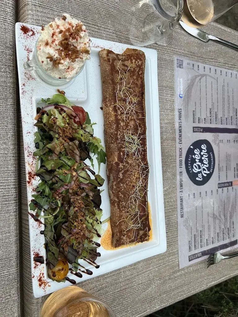 Emyr Jones_La crée'Pierre_Avanton_review