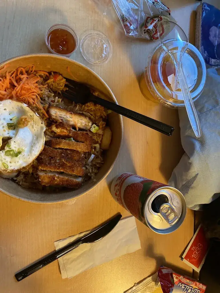 Yori Marnef_Lab thai_Aulnay-sous-Bois_reseña