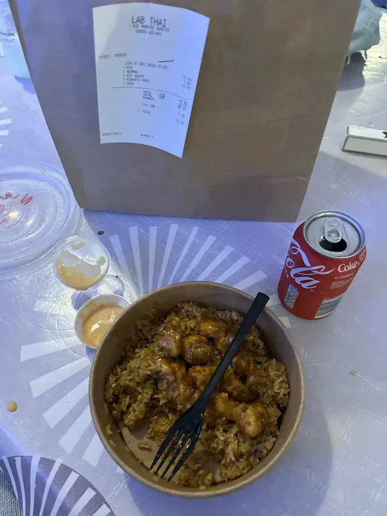 Sofia Fares_Lab thai_Aulnay-sous-Bois_reseña