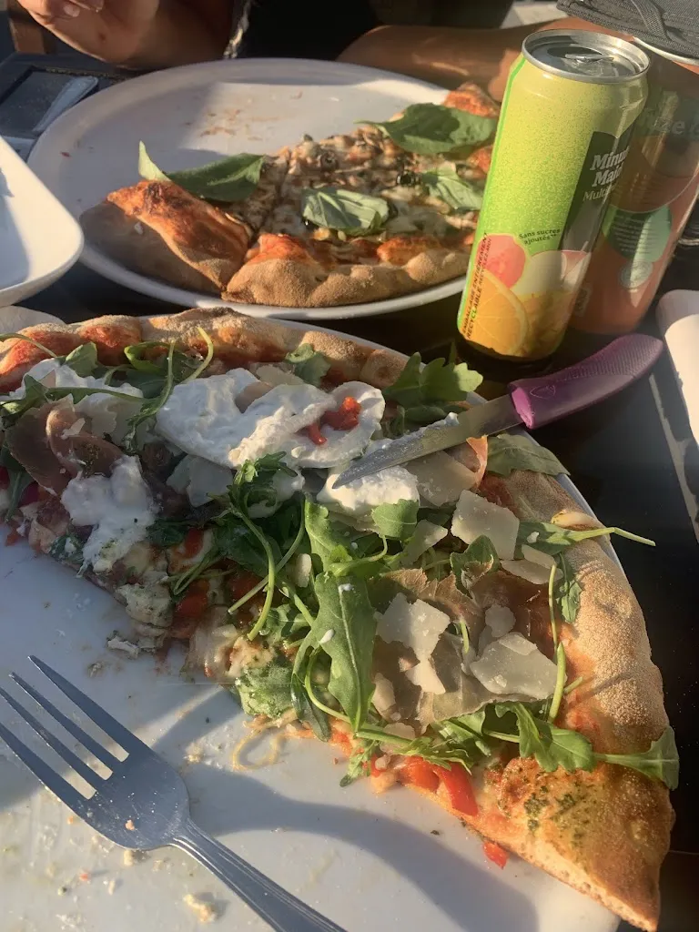 Lorenz Misch_PIZZA LA REINE_Aytré_reseña