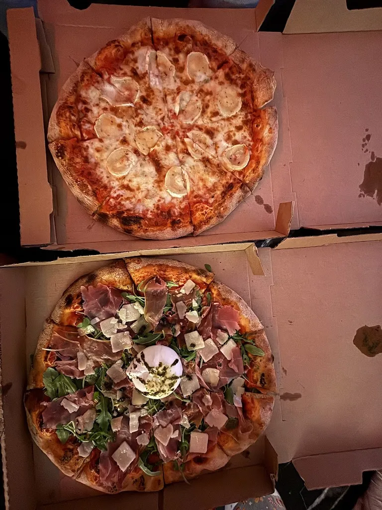 Norone khelil_PIZZA LA REINE_Aytré_reseña