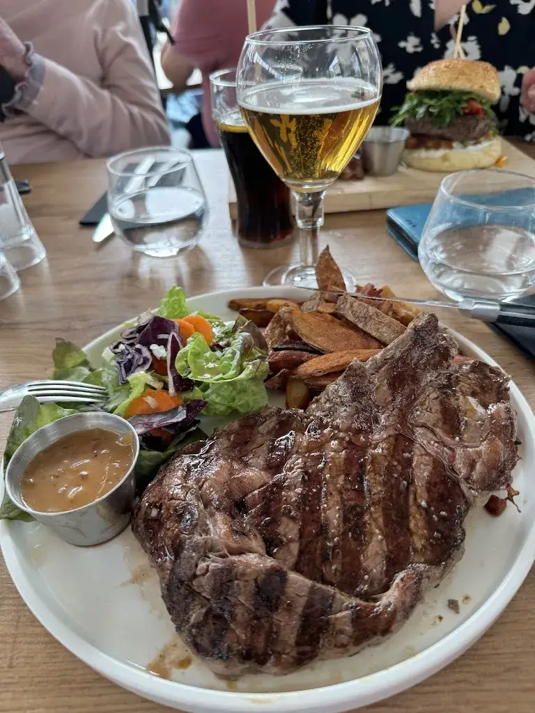 Leo Hamburger_L’atelier_Saint-Maixent-l'École_review