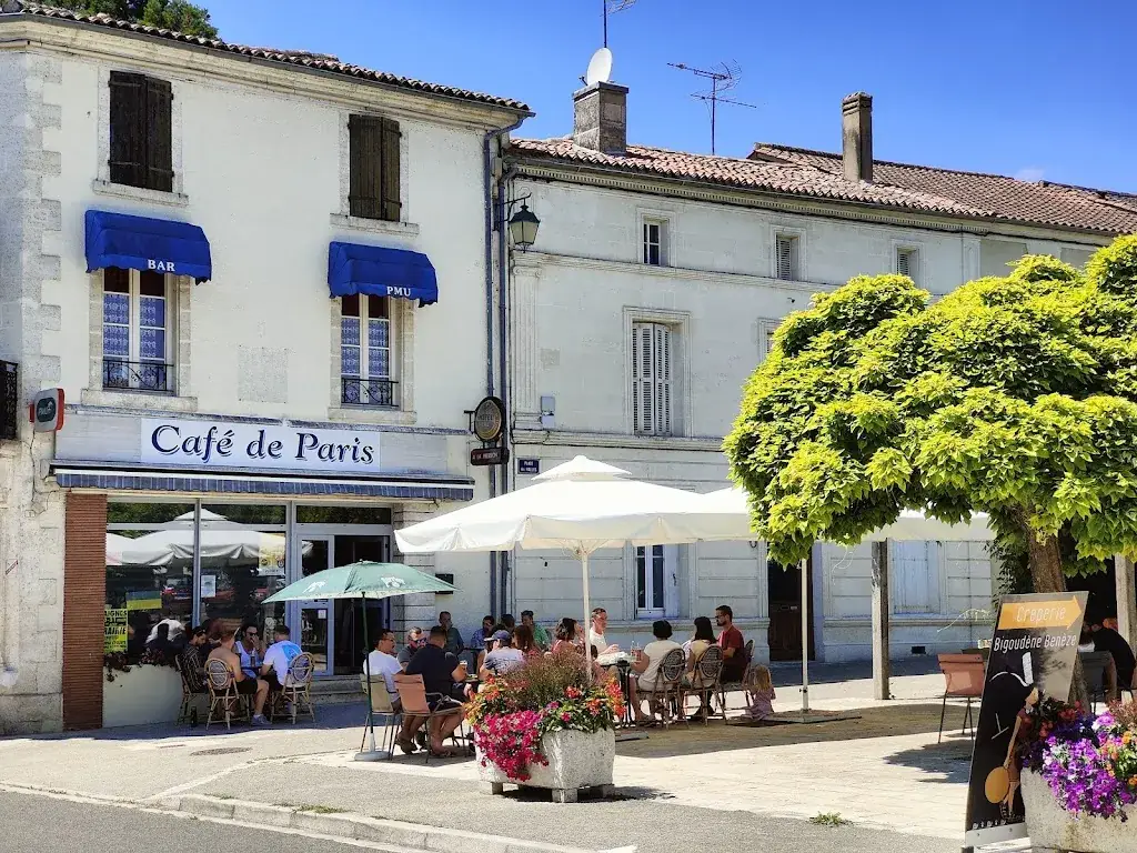 Café de Paris restaurant à Baignes-Sainte-Radegonde