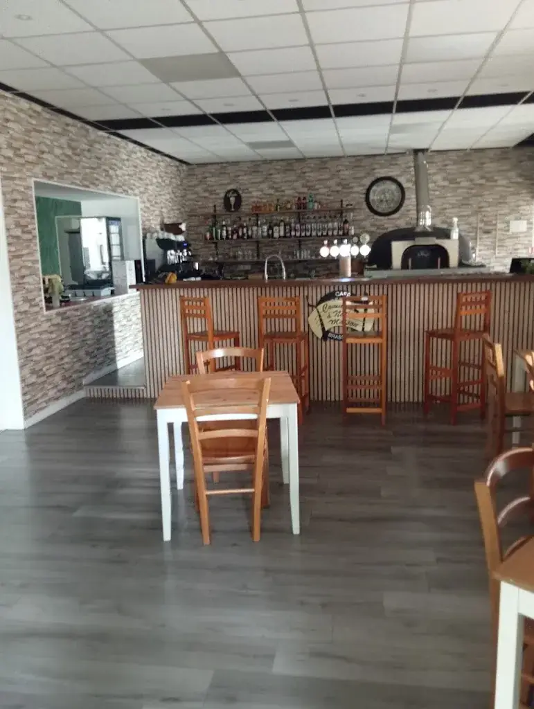 comme à note maison restaurant in Chapelle-de-la-Tour