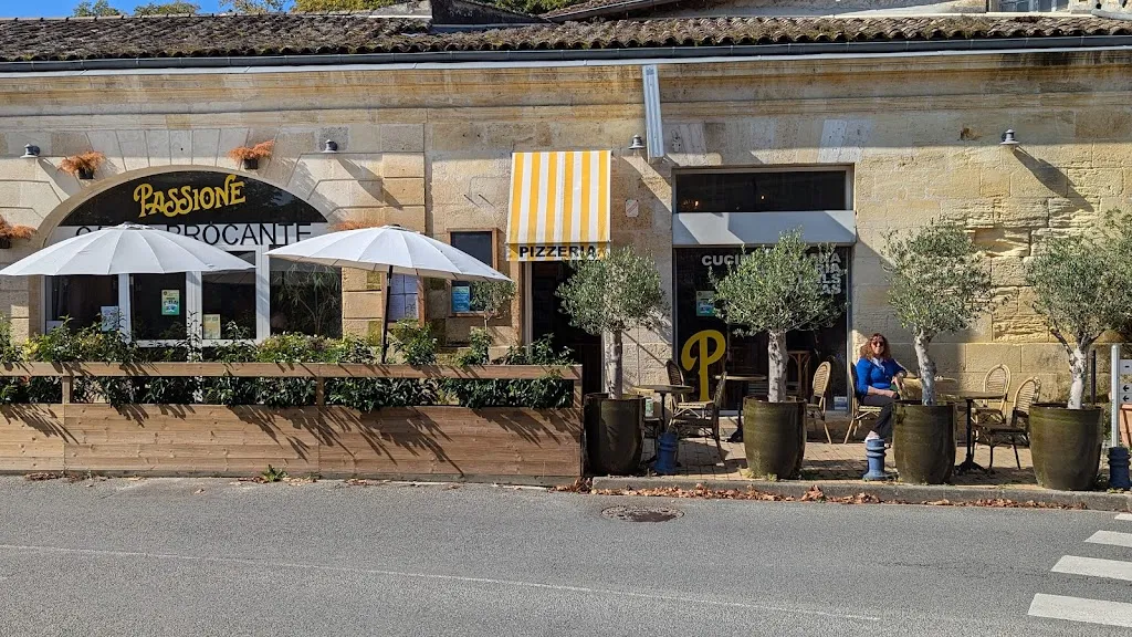 Passione Caffè restaurant in Portets