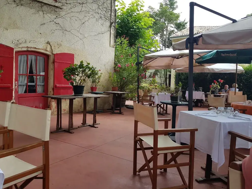 Le Robinson Restaurant in Quinsac