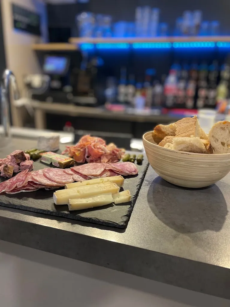 Chez Piero' Bar / Épicerie Proxi restaurant in Chapelle-de-la-Tour