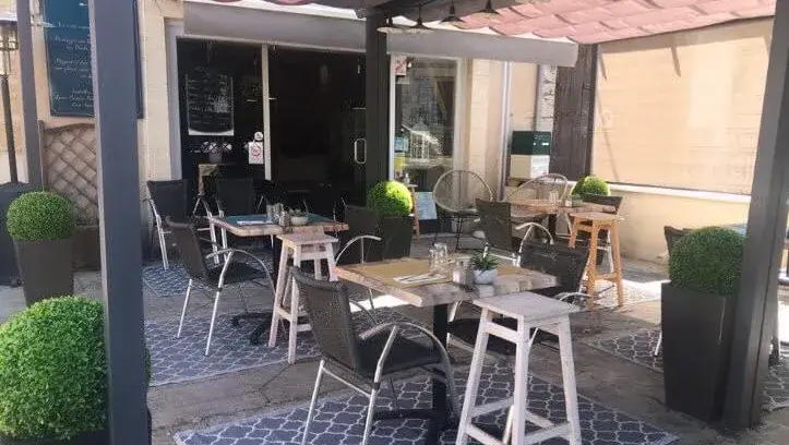 Le 7 passe à table. Restaurant & Bar a vin restaurant in Castres-Gironde