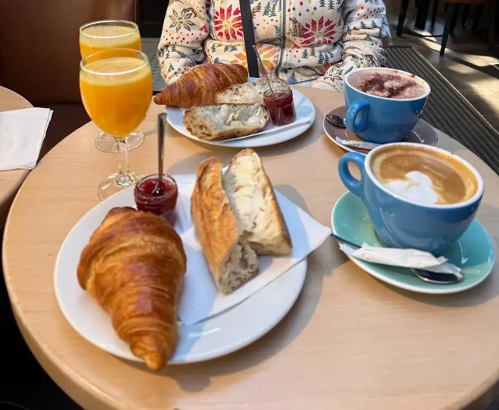 Nicolas Perrenoud_Brasserie Le Balzac_Paris_review