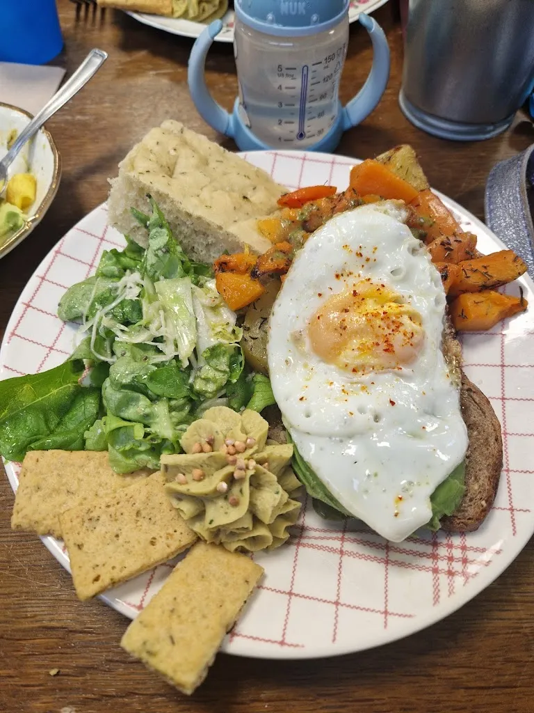 Vanessa Catt_Fenêtre sur Quai_Cérons_review