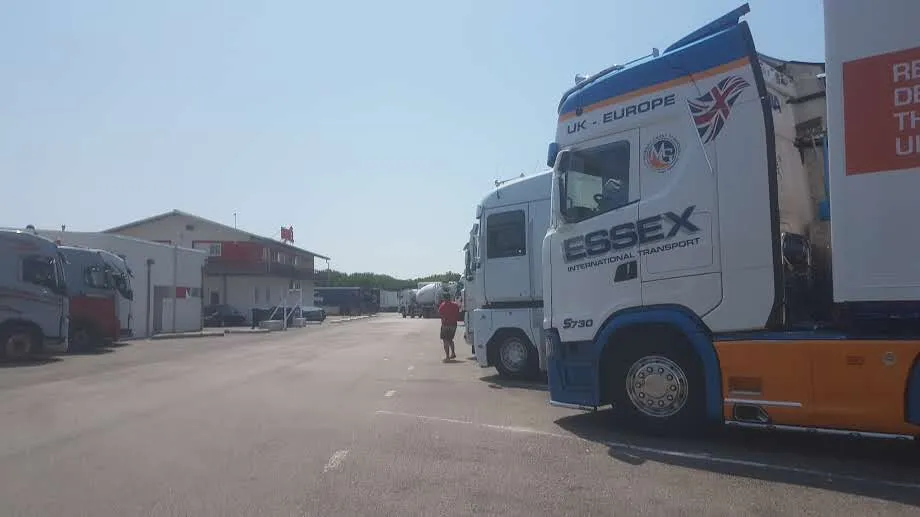 Murray Grant_centre routier_Barbezieux-Saint-Hilaire_review