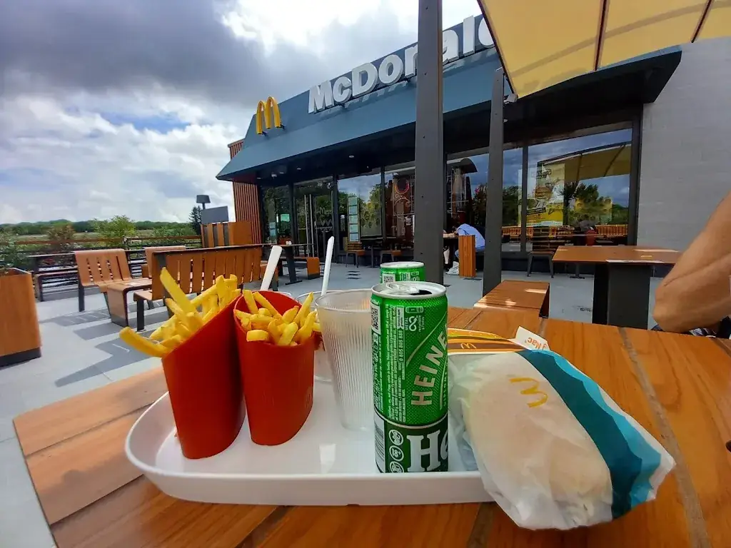 McDonald's Barbezieux-St-Hilaire_Barbezieux-Saint-Hilaire_slider_image_2