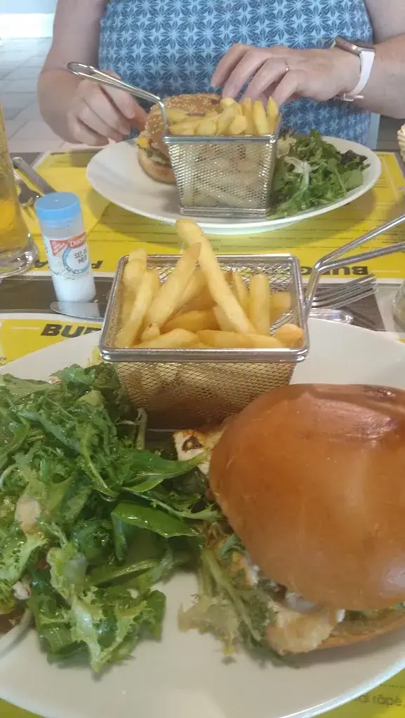 John Burke_Le Paséo_Barbezieux-Saint-Hilaire_review