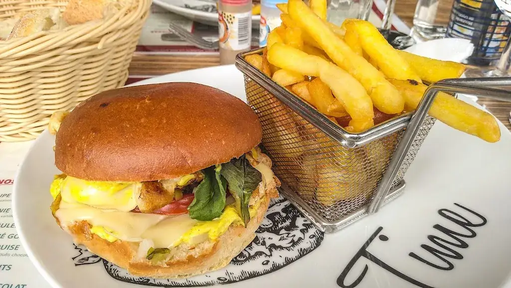 John Burke_Le Paséo_Barbezieux-Saint-Hilaire_review