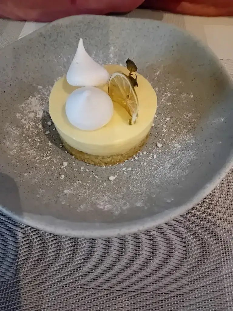 Ann Tomlin_Restaurant les flots bleus_Beaulieu-sur-Dordogne_recensione