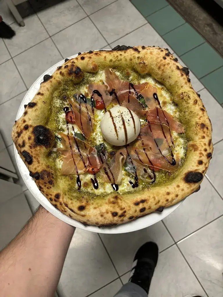 Le Grand Café De L'univers restaurant in Beaulieu-sur-Dordogne