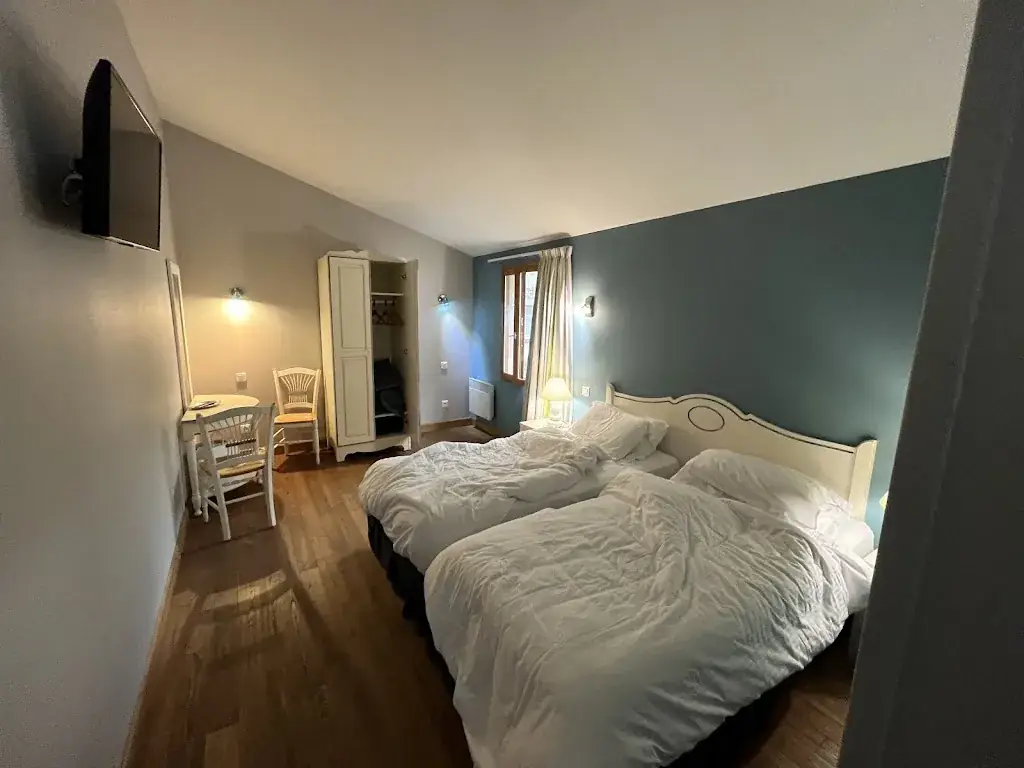 Andrew Shapiro_Logis Hôtel les Flots Bleus_Beaulieu-sur-Dordogne_review