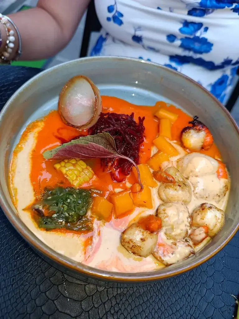 thomas larret_Contemporain_Bazas_review