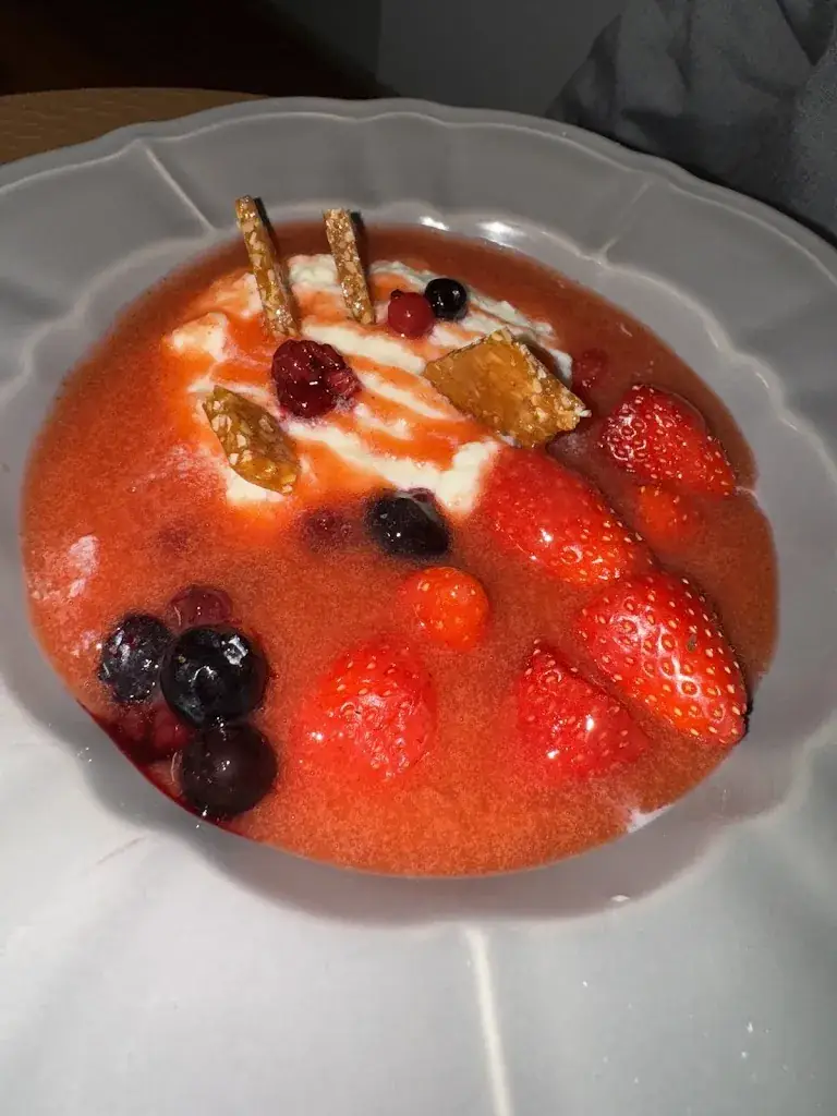 Victoria Debrie_Contemporain_Bazas_review