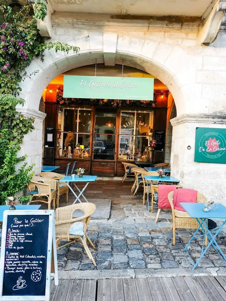 El Gato de la Cocina restaurant in Bazas