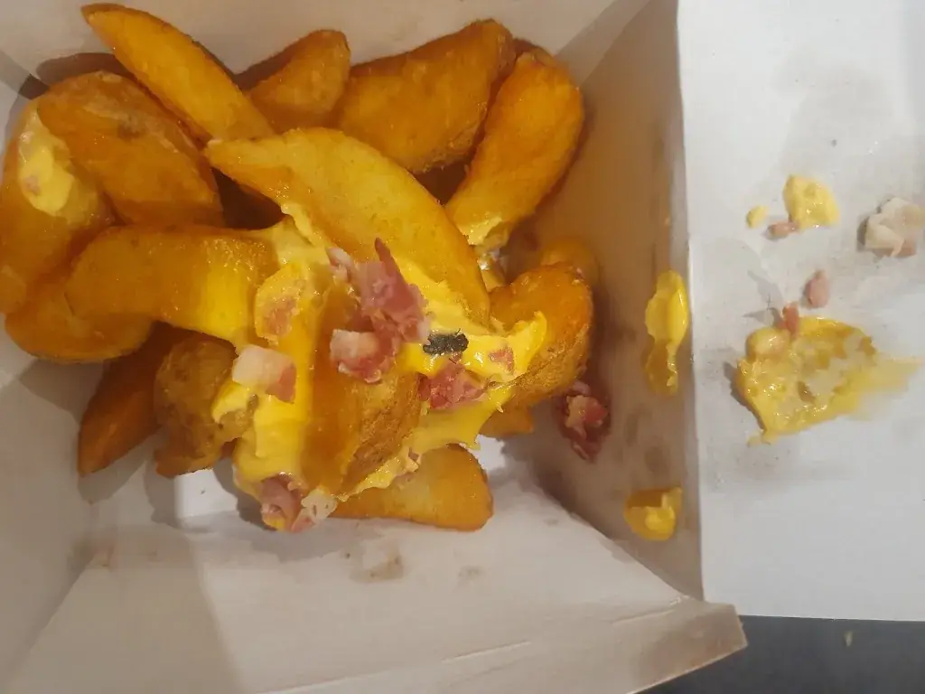 Claire Guiraud_McDonald's_Bazas_review