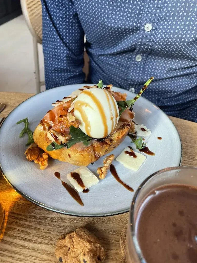 L'Adelaïde Café_Beautiran_slider_image_1