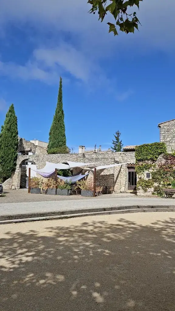 L'absinthe_Garde-Adhémar_slider_image_2