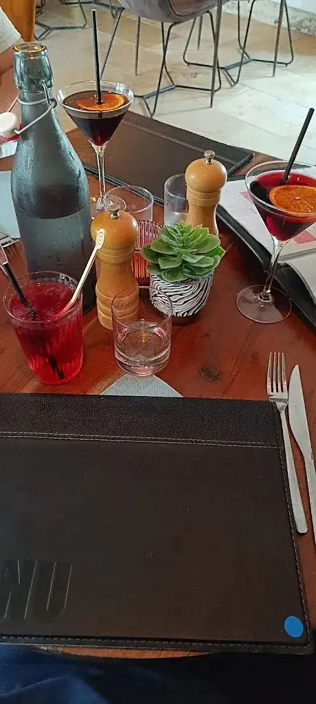 IRIS_Le Clos restaurant_Garde-Adhémar_review