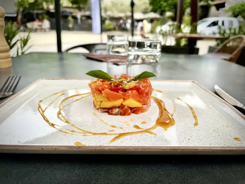 Le Clos restaurant_Garde-Adhémar_slider_image_3