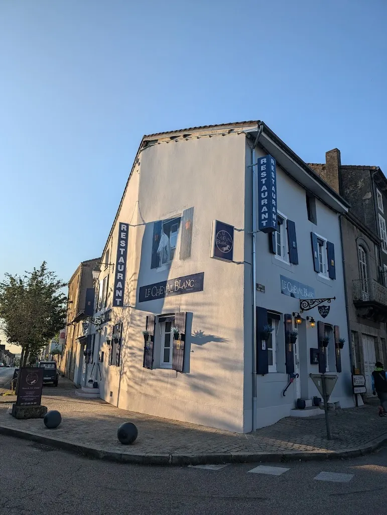 Nick Christian_Le Cheval Blanc_Bellac_review