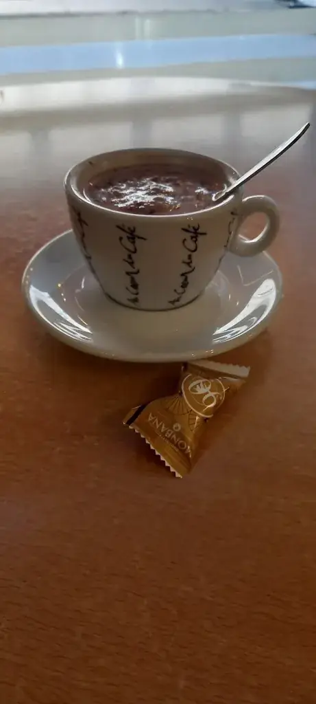 Philip Hall_Hôtel de la Gare_Bellac_review