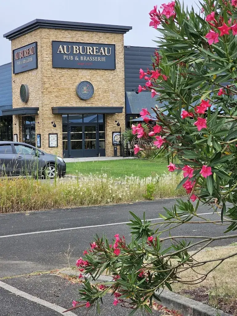 Au Bureau - Pub et Brasserie restaurant in Saint-Pierre-du-Mont
