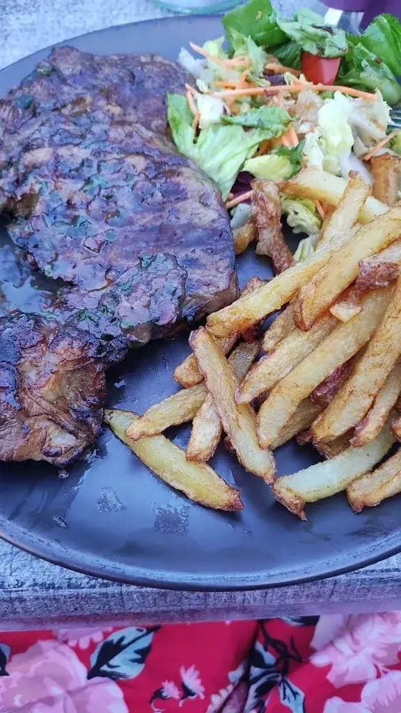 Reine Reyimby_Winterfell Restaurant_Bègles_review