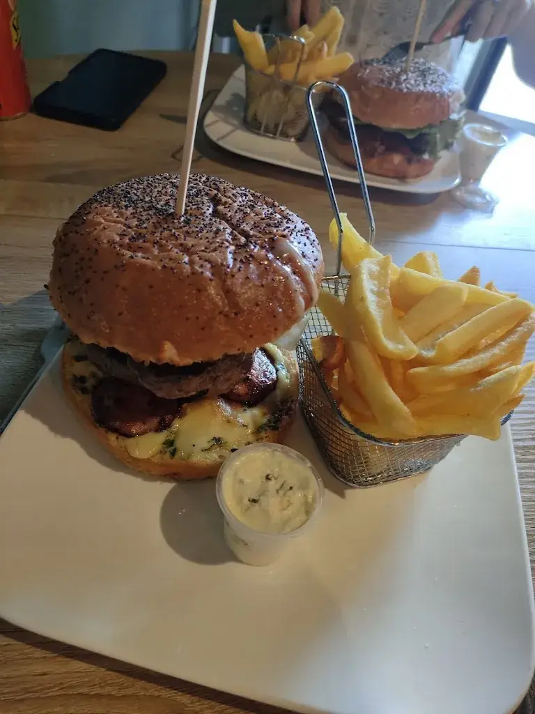 Antoine Bonneterre_Lens Burgers chef_Pacaudière_review