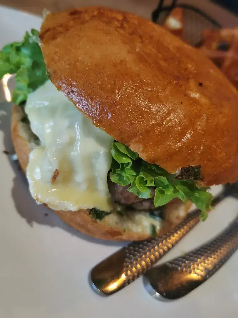 Lens Burgers chef_Pacaudière_slider_image_2