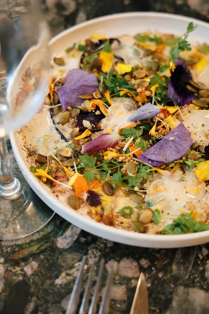 Nomad Bordeaux_Bordeaux_slider_image_3