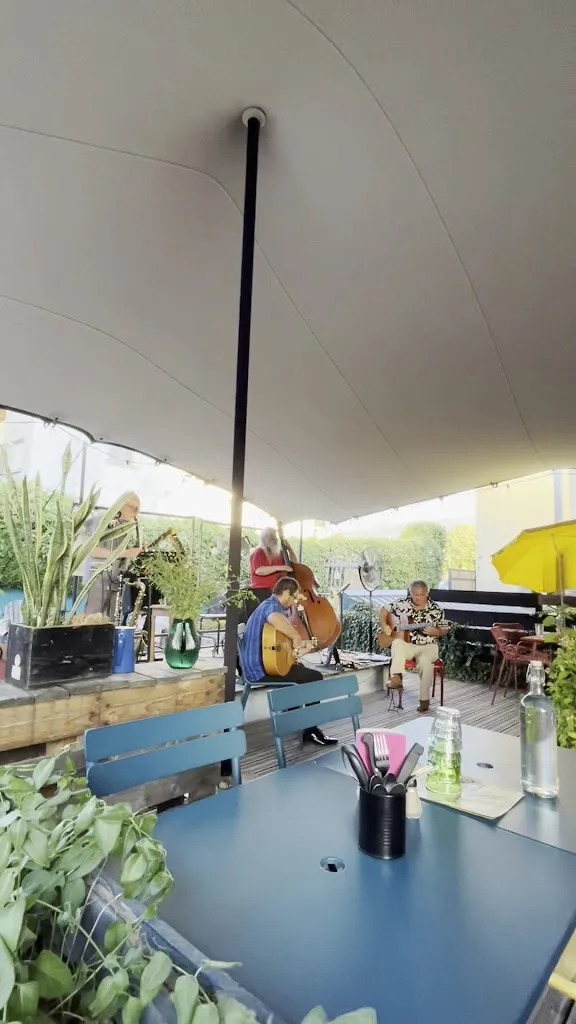 L'Aimant_Bonneville_slider_image_2