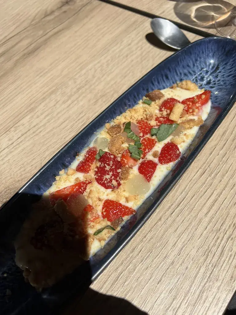 Neil Richardson_L'Authentik_Bergerac_review