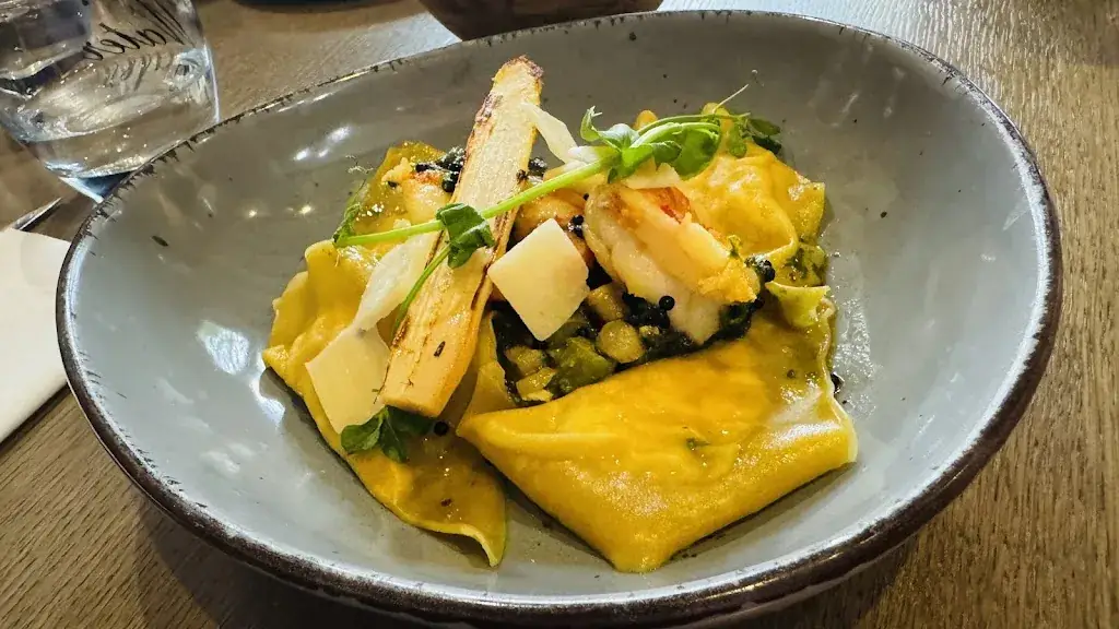 Alan Mooney_la villa Laetitia_Bergerac_review