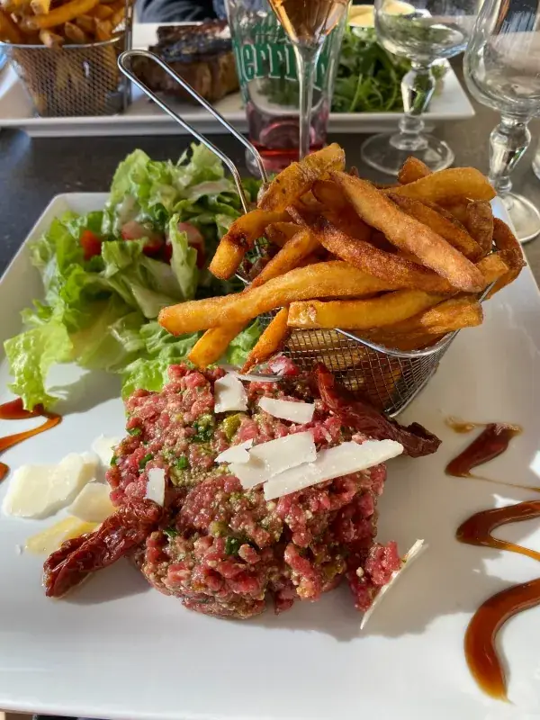 Larik Malasha_Restaurant GOLF DE TEYNAC_Beychac-et-Caillau_recensione