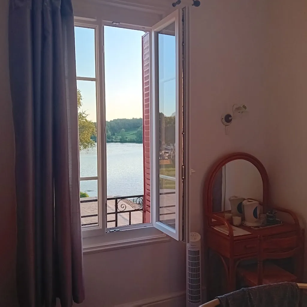 Merel Burggraaf_Bar Le Lac_Bessines-sur-Gartempe_review