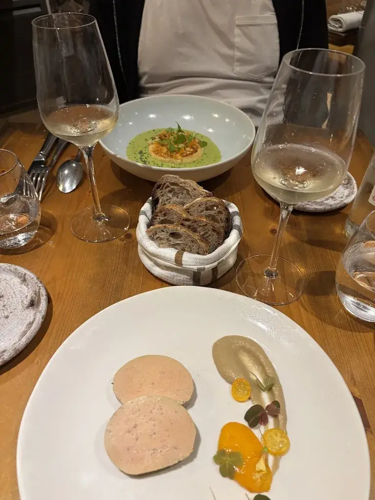 Anastasiya Lee_Ezkia_Bidart_review